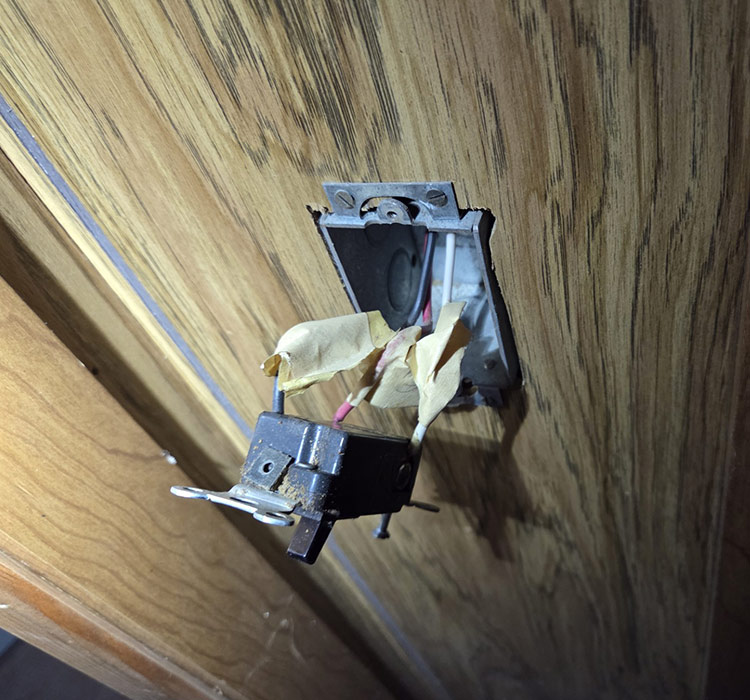 light-switch Light switch replacement in Naperville, IL and surrounding suburbs.